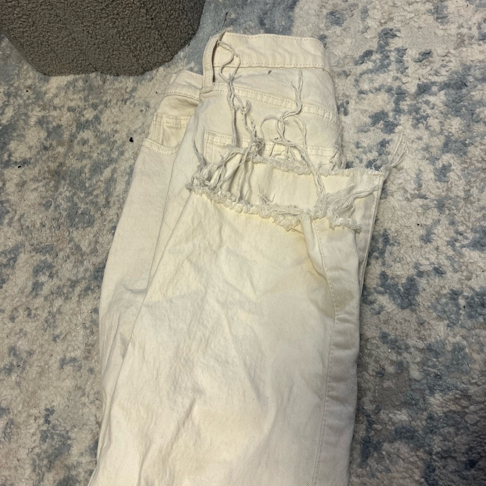 Universal Thread Cream Distressed Ankle Jeans